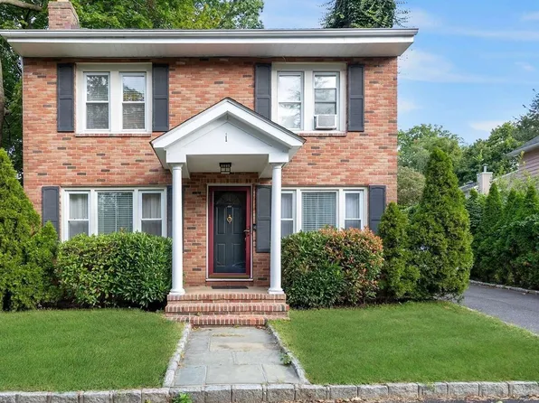 1 Motts Lane, Glenwood Landing, NY 11547