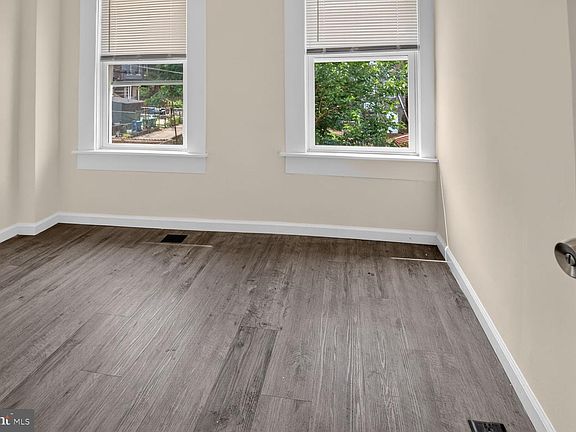 2nd image of 1905 Penrose Ave