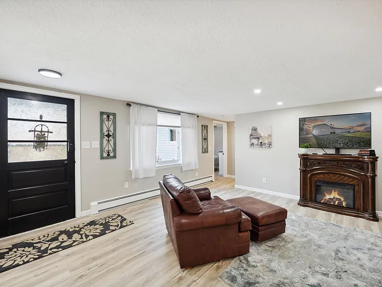 26 N Aurora Rd — Photo 1