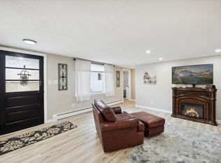 26 N Aurora Rd, Aurora, OH 44202