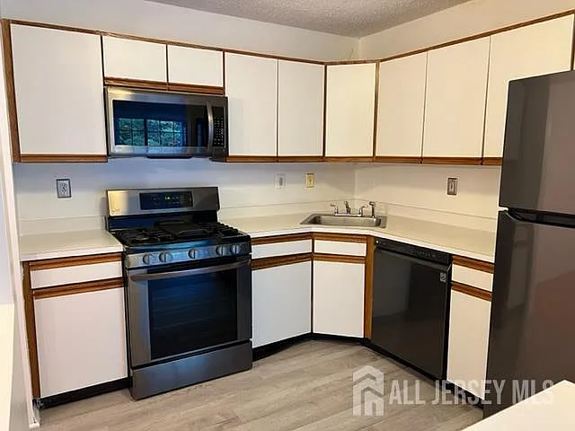 93 Clay St — Photo 8