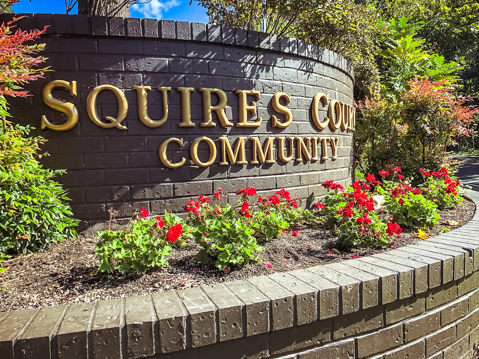Squires Court Apartments — Photo 2