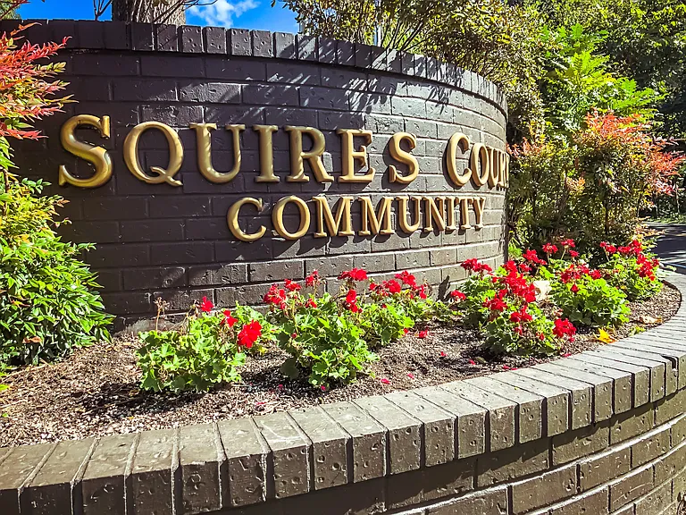 Squires Court Apartments — Photo 3