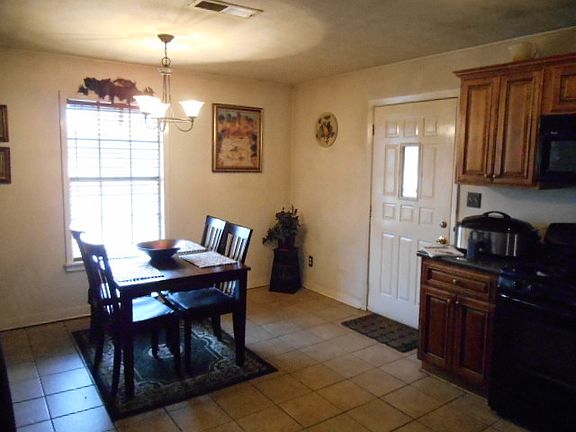 Eating area in kitchen