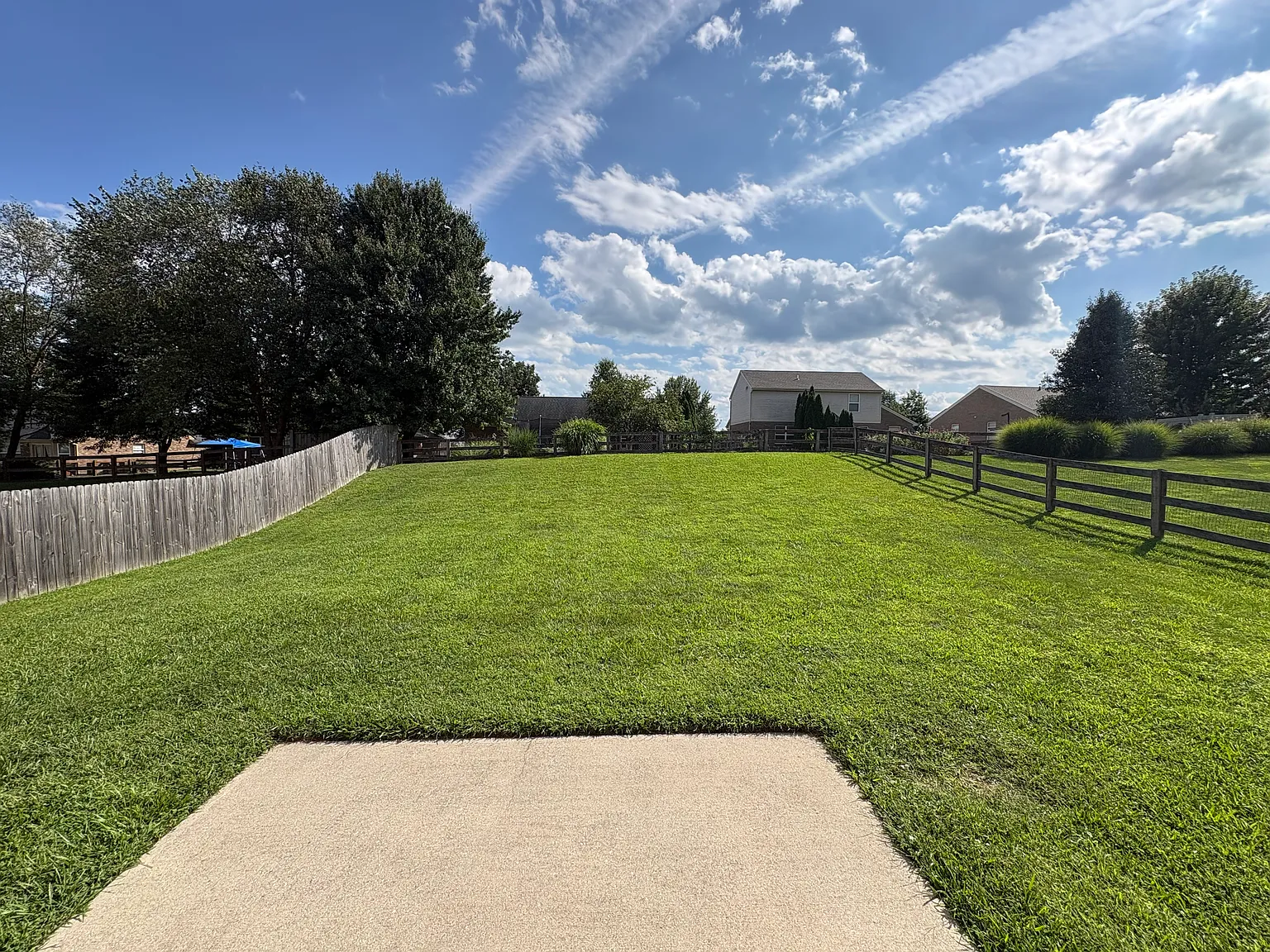 3 bed, 2.5 bath, 1912 sqft, $2,000 — Photo 2
