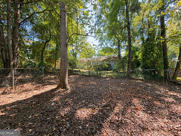 2nd image of 215 Sherwood Loop