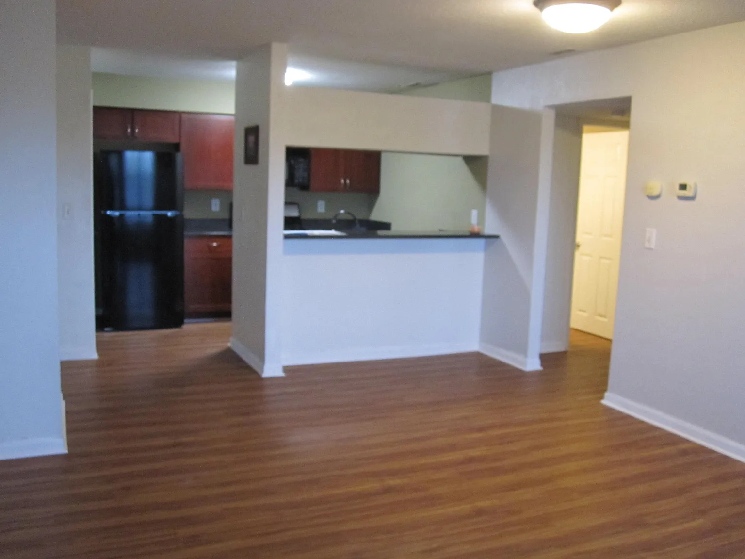 2 bed, 1.5 bath, 945 sqft, $1,900 — Photo 3