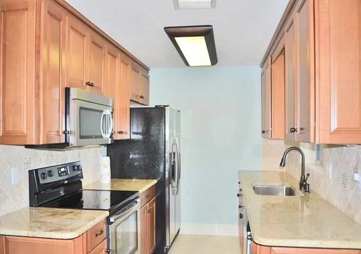 ** 2/2 Condo On The Beach Available December-February ** Short Term Only ** — Photo 1