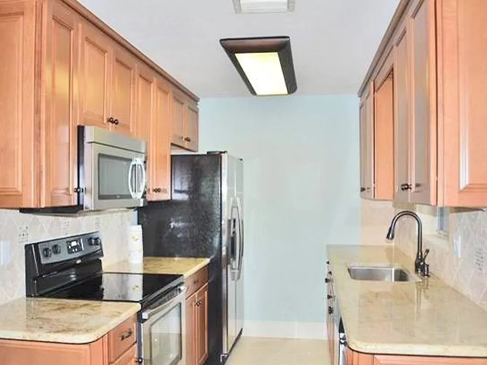 1065 Gulf Shore Blvd N #416