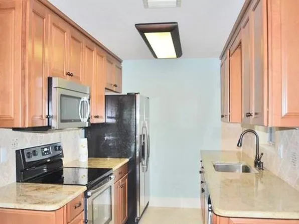 1065 Gulf Shore Blvd N, Naples, FL