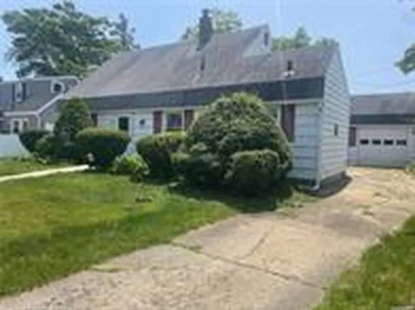 50 Cliff Lane, Levittown, NY 11756