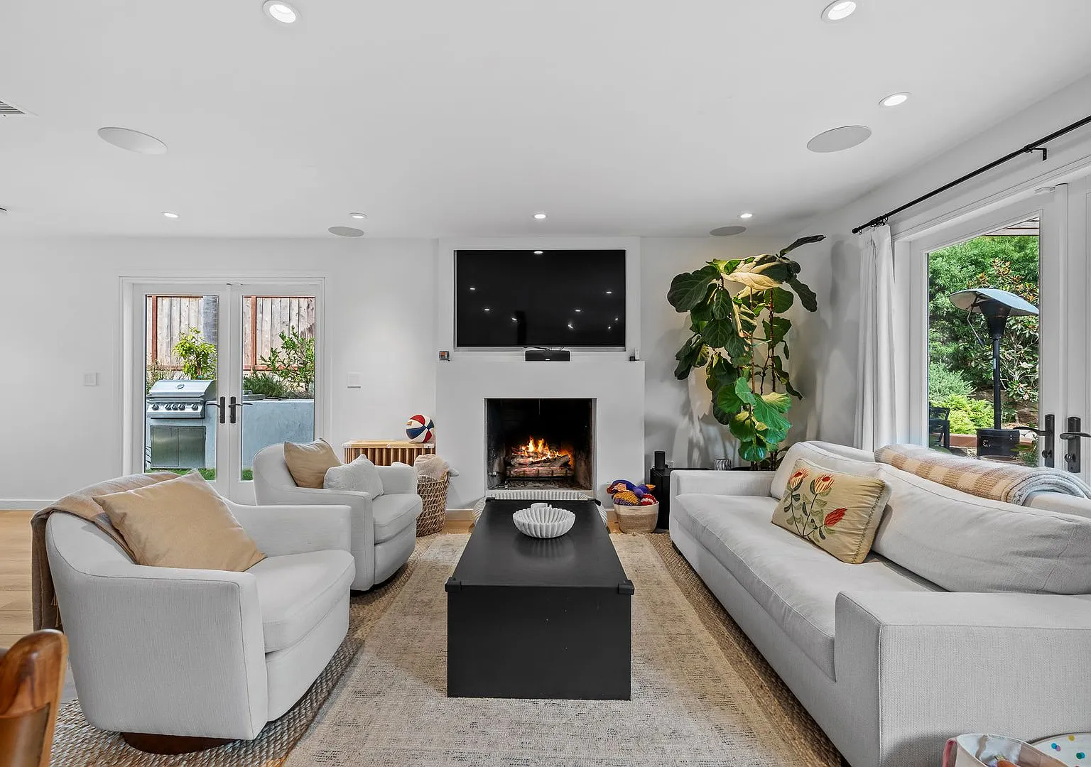 Luxury Coastal Living in Encinitas — Photo 4