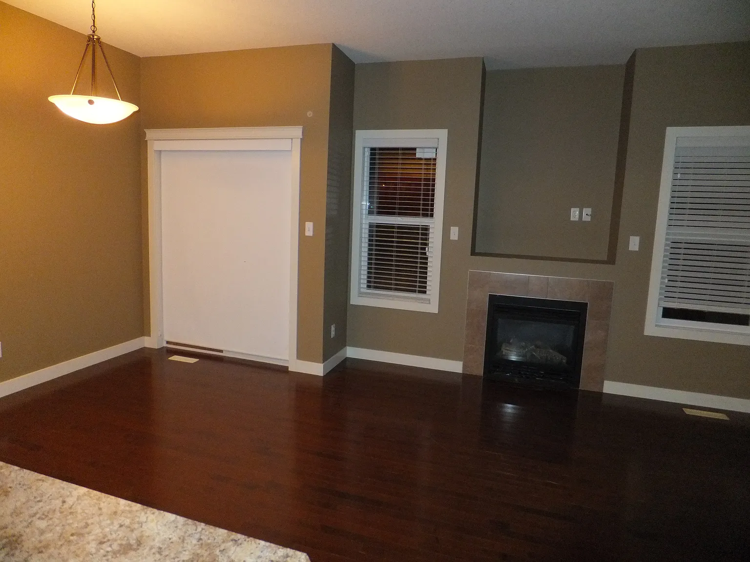 2 bed, 2.5 bath, 1800 sqft, $1,895 — Photo 3