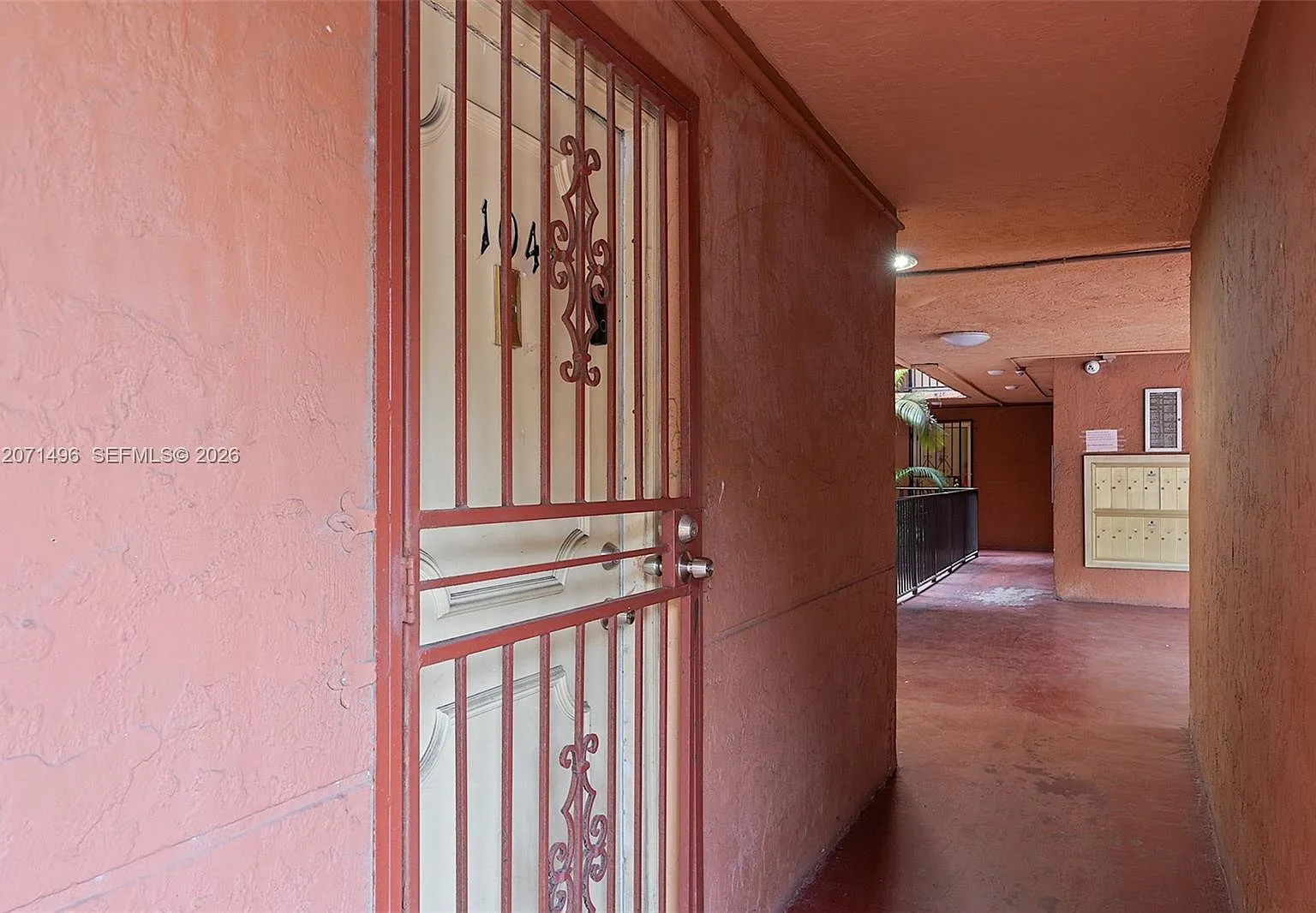 Westland Manors East Cond — Photo 4