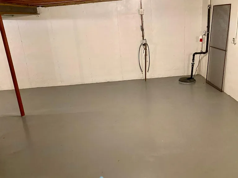 Large dry basement!