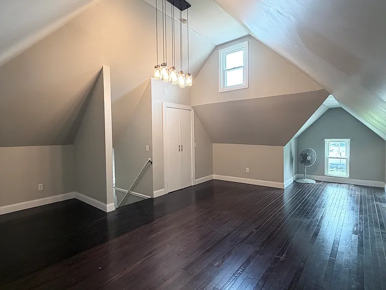 1074 E Columbus St — Photo 20