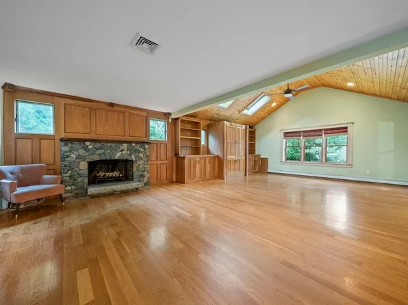 83 Fort Hill St, Hingham, MA 02043