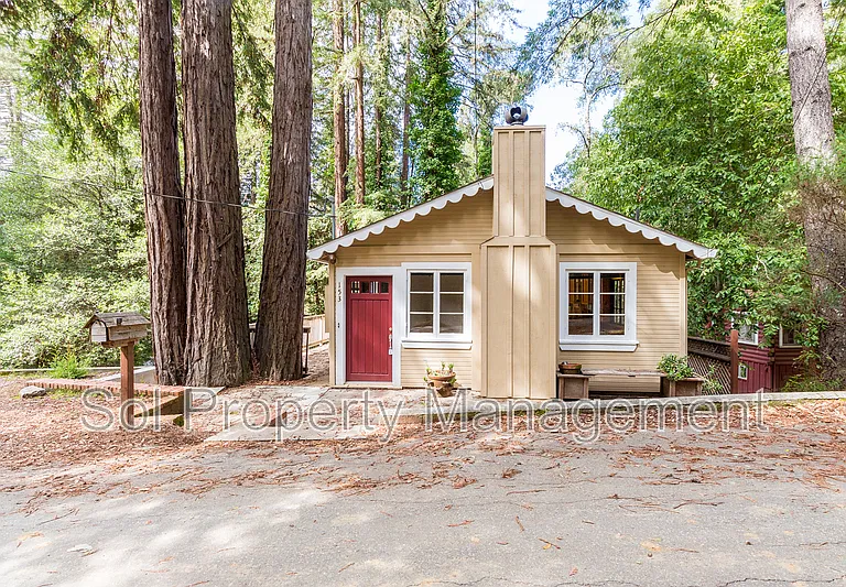 153 Pine Ave — Photo 1