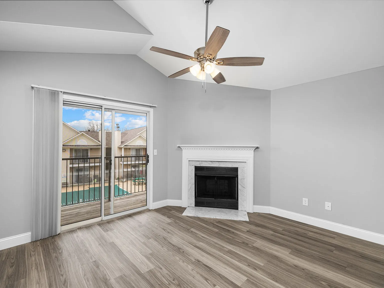 2 bed, 1000 sqft, $1,750 — Photo 3