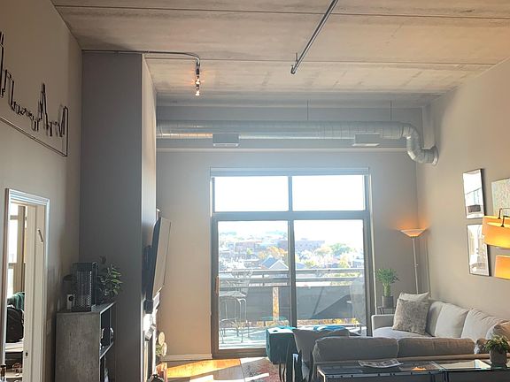 4th image of 1735 W Diversey Pkwy APT 606