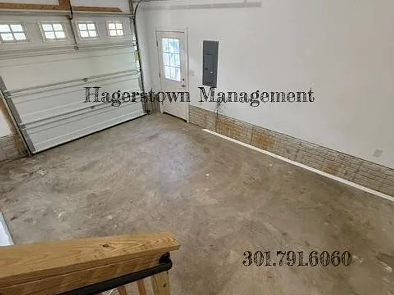 112 W Water St — Photo 4