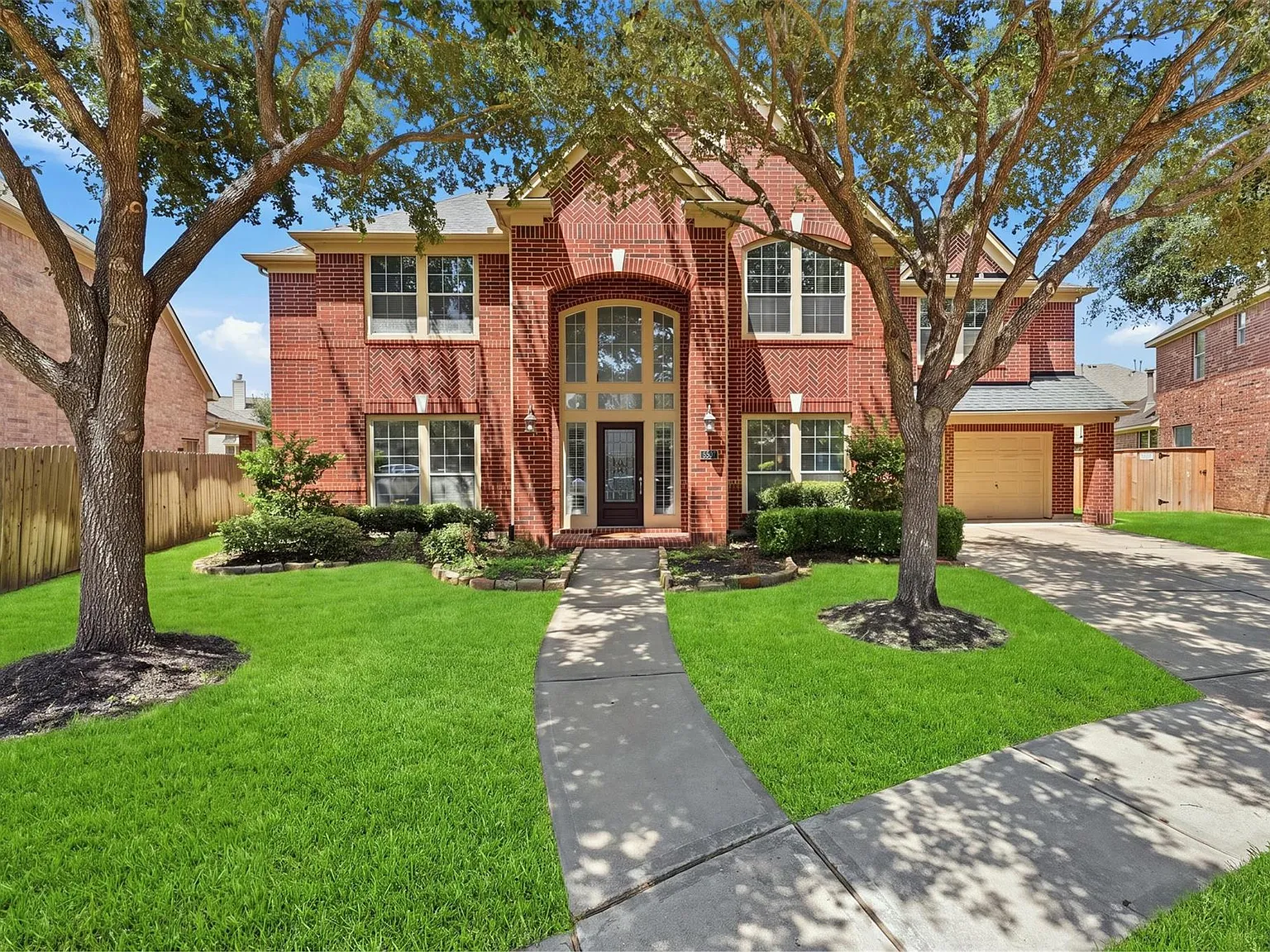 4 bed, 3.5 bath, 4679 sqft, $4,800 — Photo 1