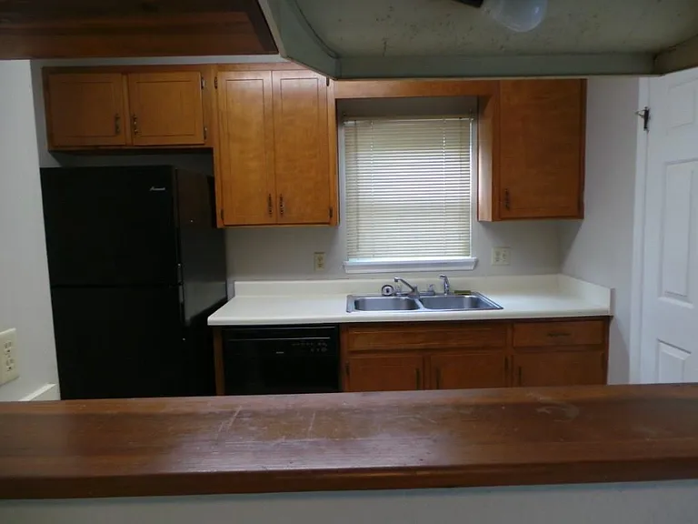 1506 Twin Lakes Cir — Photo 7