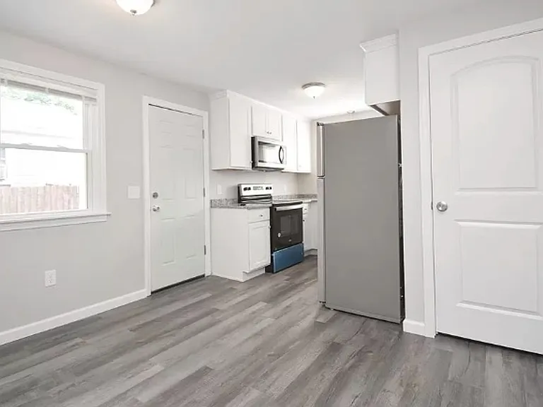 25 Gladstone St — Photo 10
