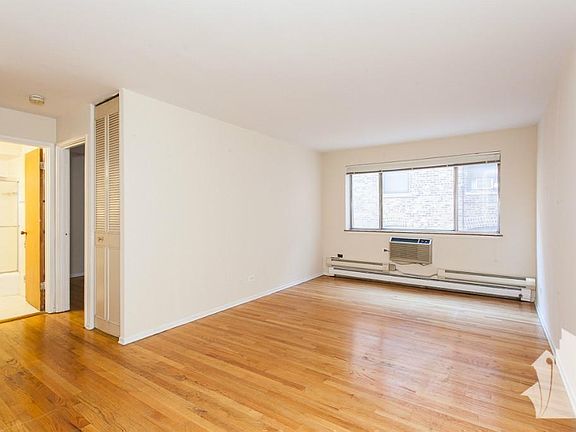 2nd image of 661 W Wrightwood Ave #301
