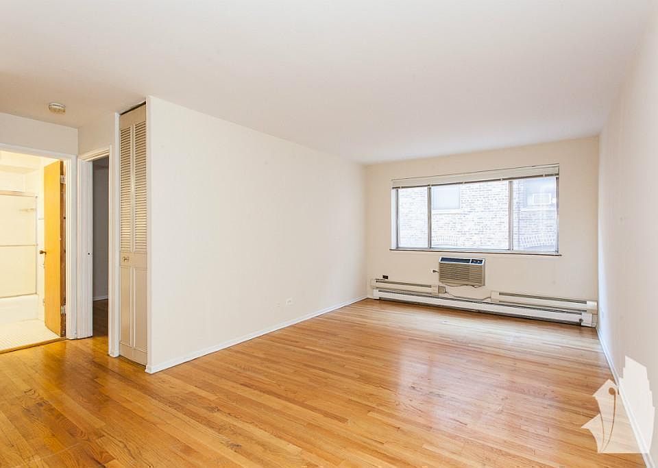 1st image of 664 W Wrightwood Ave