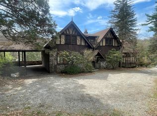 32 E Lake Stable Rd, Tuxedo Park, NY 10987