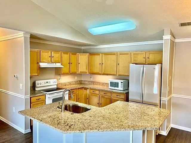 800 Hidden Ridge Ct #303