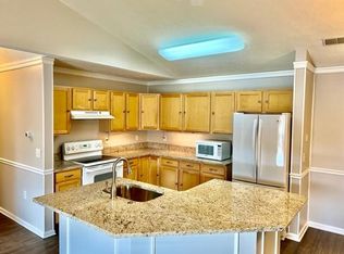 800 Hidden Ridge Ct APT 303, South Park, PA