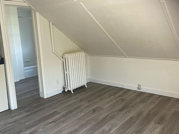 5th image of 108 Allen St N #5