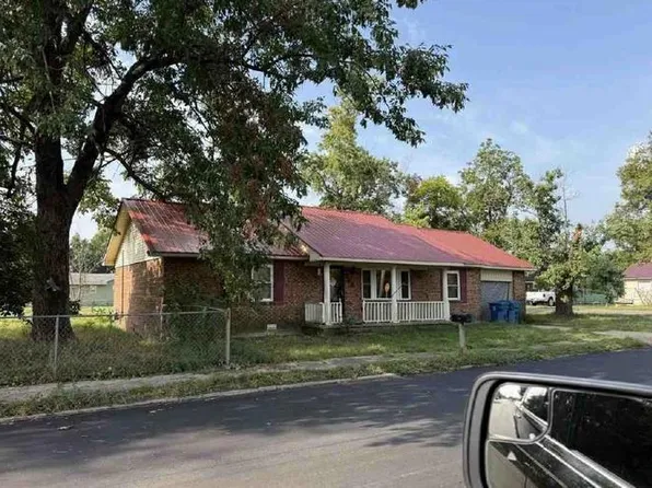 205 W 1st St, Gideon, MO 63848