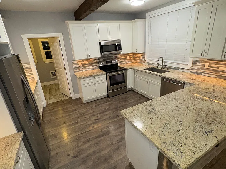 923 Military Rd E — Photo 5