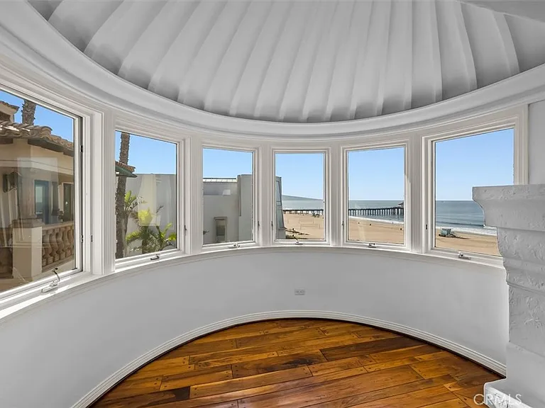 1500 The Strand — Photo 34