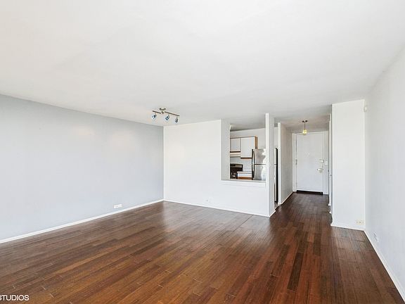 3rd image of 3001 S Michigan Ave Unit 1203