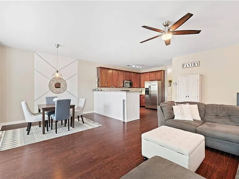 3065 Windcrest Ct — Photo 3