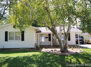 2304 Eastview Dr, Springfield, IL 62702