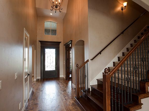 Bright and open entry