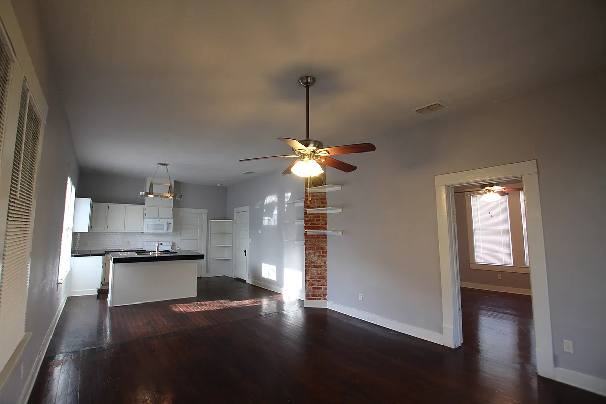 Building Photo - 522 W Dobbs St