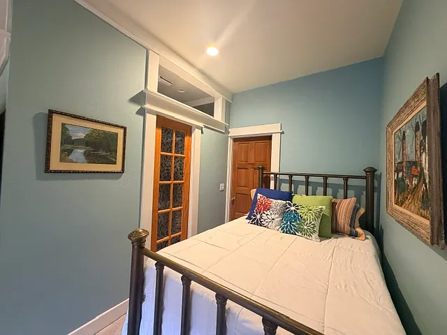 2409 Vancouver Ave — Photo 9