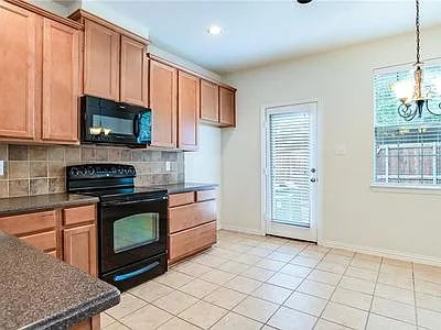 4 bed, 3.5 bath, 1818 sqft, $2,345 — Photo 3