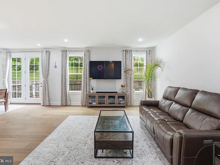 411 W Ponds Edge Dr — Photo 21