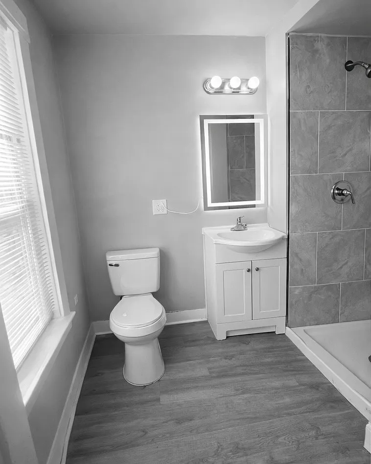 112 W School St — Photo 2