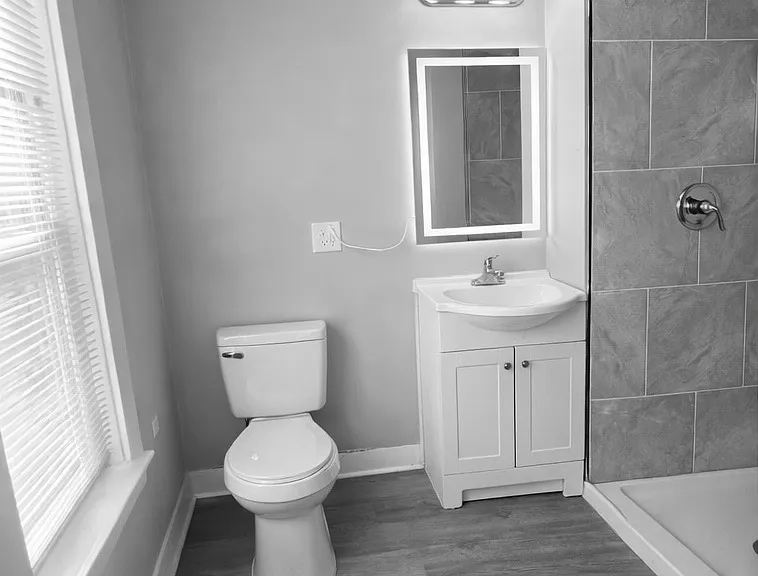 112 W School St #1R — Photo 2