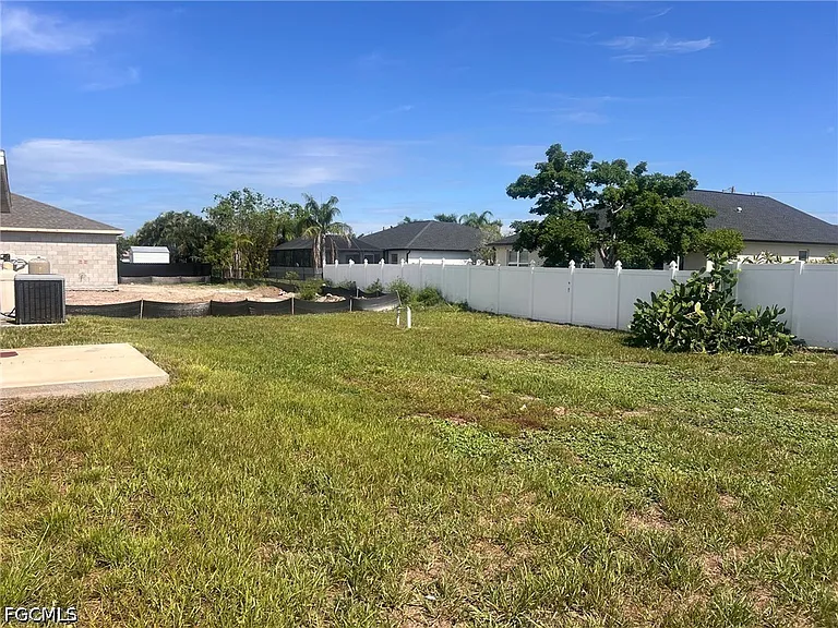 101 NW 25th St — Photo 12