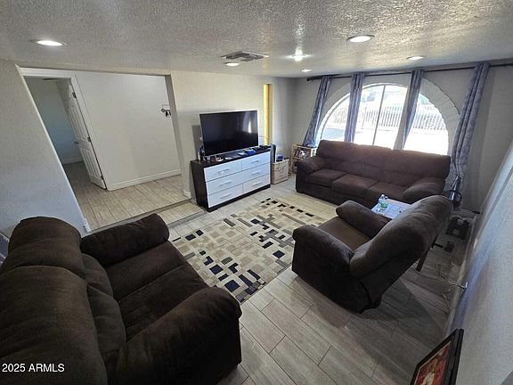 3rd image of 1531 W WIER Avenue