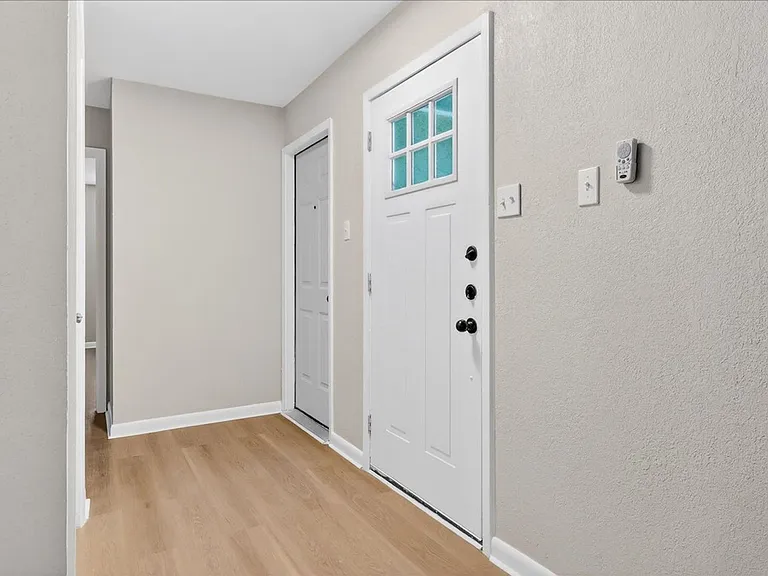 11613 Cripple Creek Dr — Photo 3